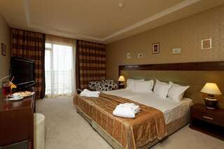 Отель Hotel Admiral Золотые Пески Стандартный двухместный номер с 2 отдельными кроватями и бесплатным доступом на пляж-5
