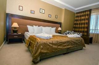 Отель Hotel Admiral Золотые Пески Стандартный двухместный номер с 2 отдельными кроватями и бесплатным доступом на пляж-8