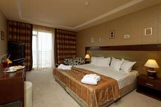 Отель Hotel Admiral Золотые Пески Стандартный двухместный номер с 2 отдельными кроватями и бесплатным доступом на пляж-1